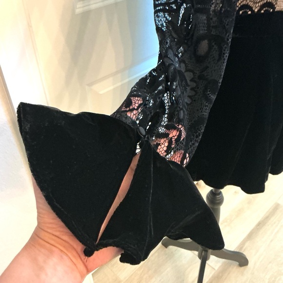 NASTY GAL, Kyle Velvet and 
Lace Romper, Size Large - Picture 8 of 15